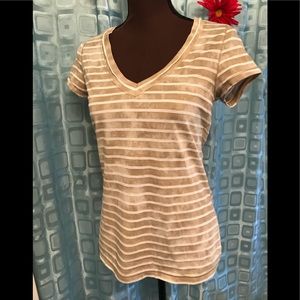 Gap v neck tee